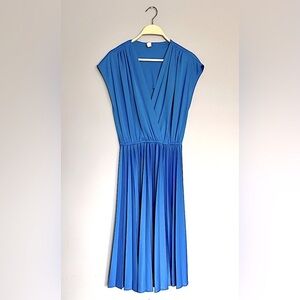 Gorgeous vintage blue A-line dress. V neck. Size 14 (fits like a medium).